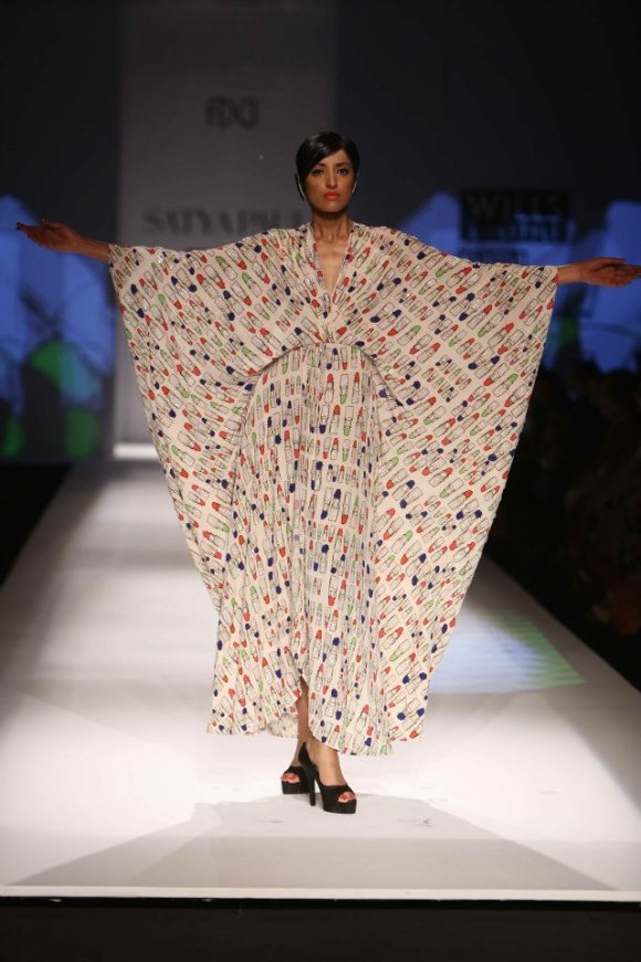 4 masaba-gupta-satya-paul-wifw-aw13-4