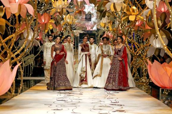 Rohit Bal, India Bridal Fashion Week, IBFW, bridal, wedding, reception, sari, lengha, saree, mughal, royal, JJ Valaya, Shantanu & Nikhil, Falguni & Shane Peacock, men, groom, sonam kapoor, anarkali