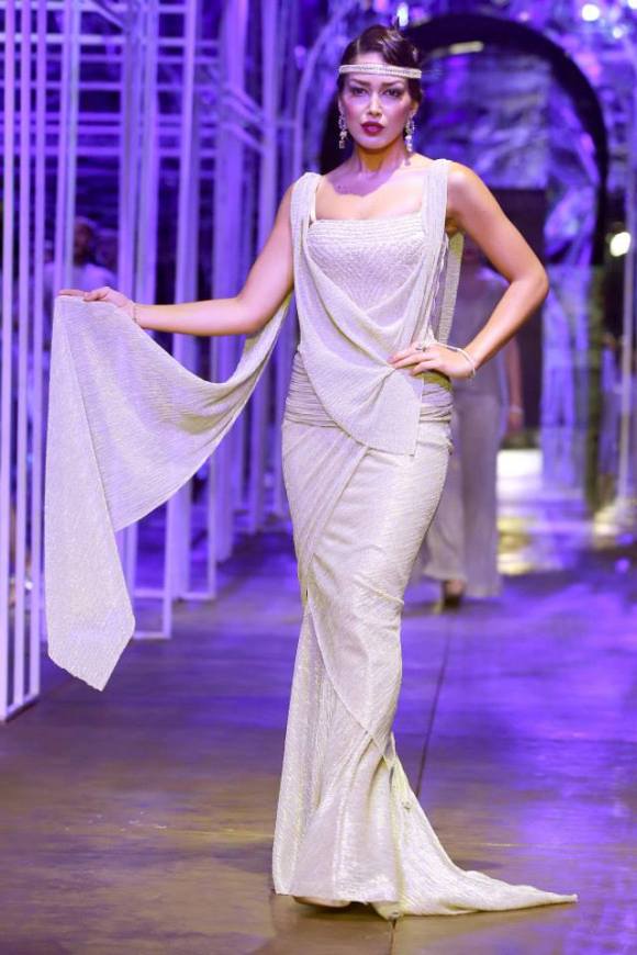 Tarun Tahiliani, Suneet Varma, India Bridal Fashion week, Aamby Valley, Lengha, choli, sharara, sari, anarkali, salwar kameez, lace, pompeii, roma, bride, groom, wedding, india, reception bridesmaids, lisa haydon