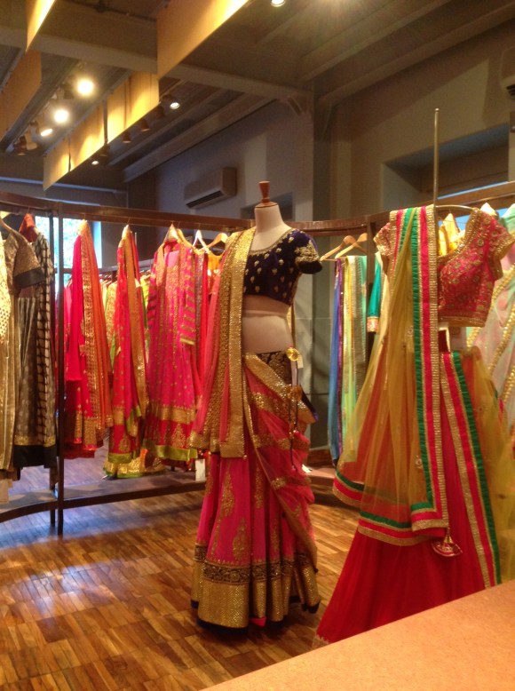 India, Mumbai, wedding, shaadi, sari, lengha, bride, bridal, s/s 14